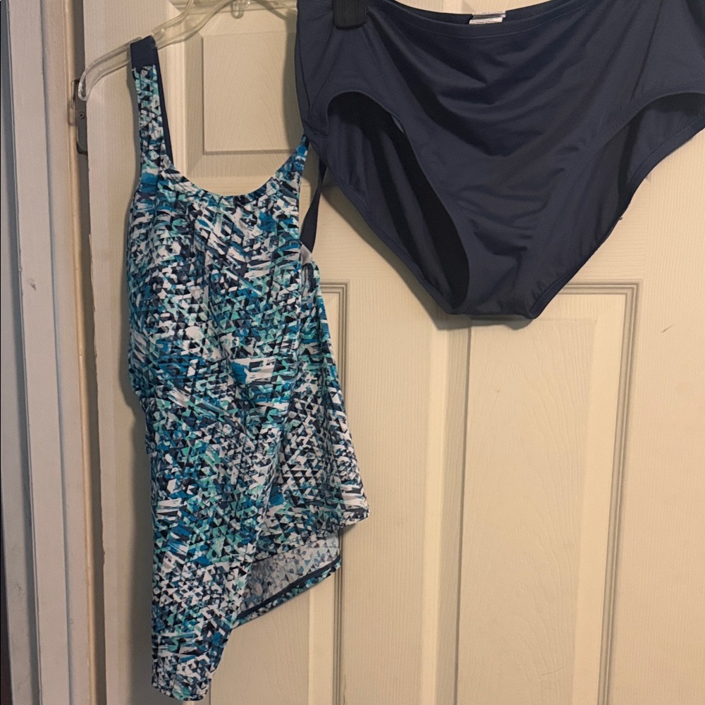 Nike Cream and Blue Patterned Apparel